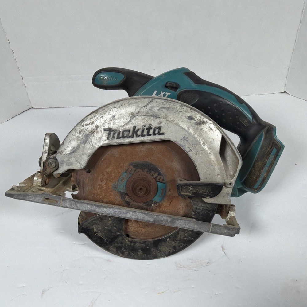 Makita XSS02 18V LXT 6-1/2" Cordless Circular Saw Tool Only Tested